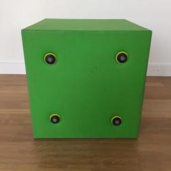 Felgroene design kunststof kubus poef Quinze Milano