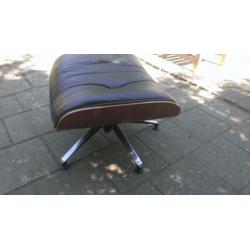 Eames voetenbank