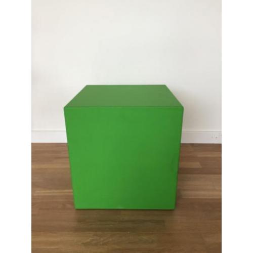 Felgroene design kunststof kubus poef Quinze Milano