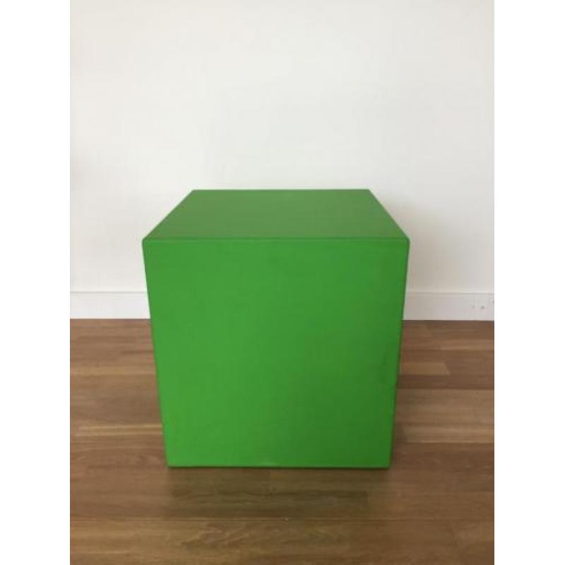 Felgroene design kunststof kubus poef Quinze Milano