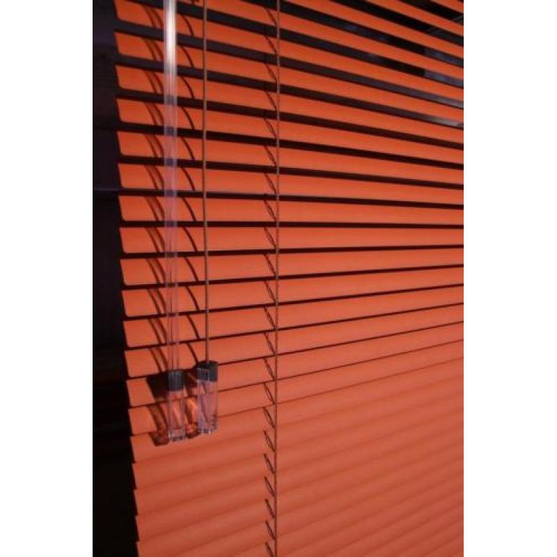 Luxaflex Lightline 25 mm oranje / terra 84,5 x 111 cm links