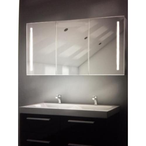 Badkamer spiegelkast 160x70 met verlichting en verwarming