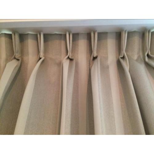 2 x verduisterend gordijn taupe/grijs/bruin 150€. Zgan