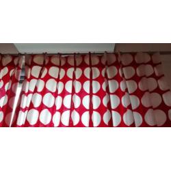 Gordijnen polkadot rood met witte stippen