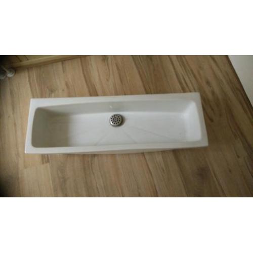 oude porseleinen wasbak