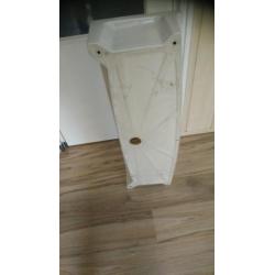 oude porseleinen wasbak