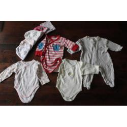 Babykleertjes en slaapzakjes maat 50/56 voor schattig meisje