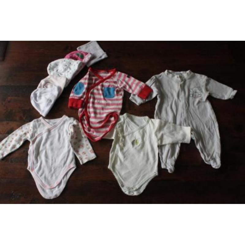 Babykleertjes en slaapzakjes maat 50/56 voor schattig meisje