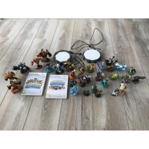 2 skylanderspellen wii, 24 skylanders, 4 giants en 4 swap